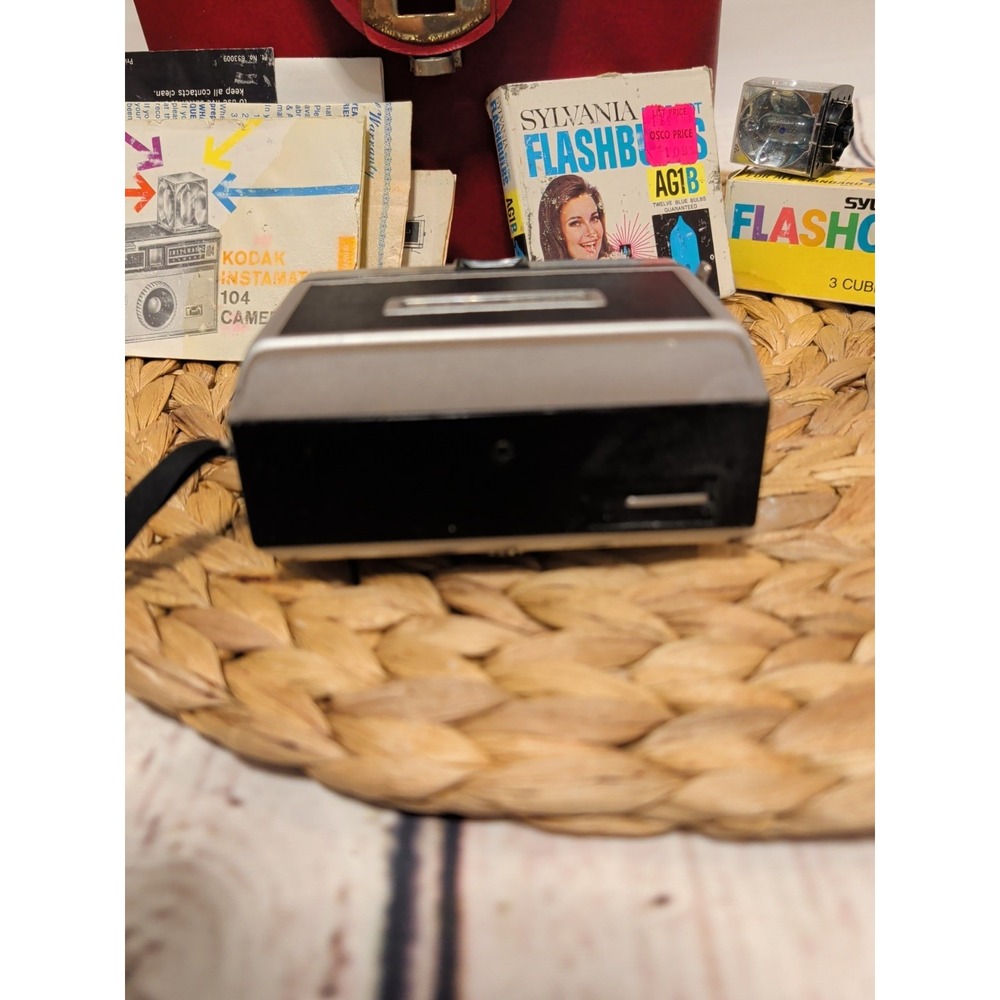 Vintage Kodak Instamatic Camera 104 With Bag And Accessories Not Tested - Picture 5 of 16